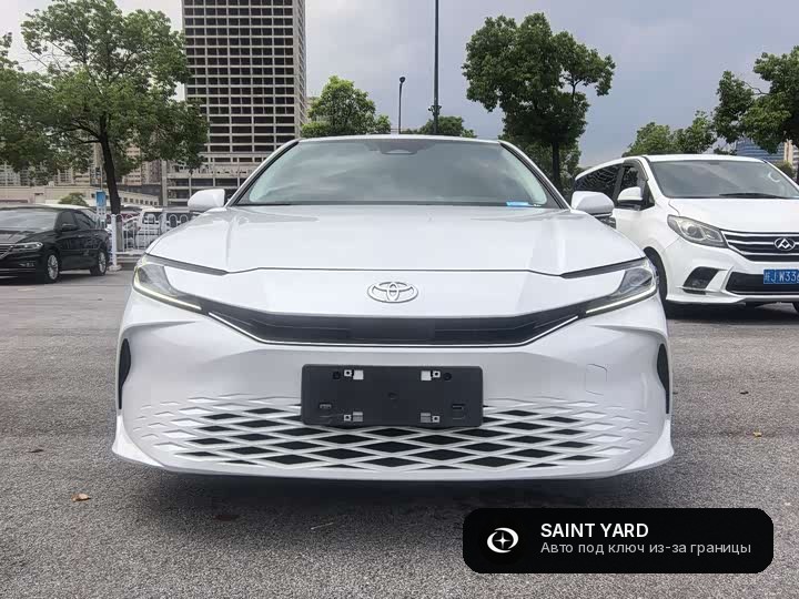 Toyota Camry 2.0E — фото 2